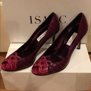 Isaac Mizrahi Vera Wine/ Fuscia Croc Heel Size 7